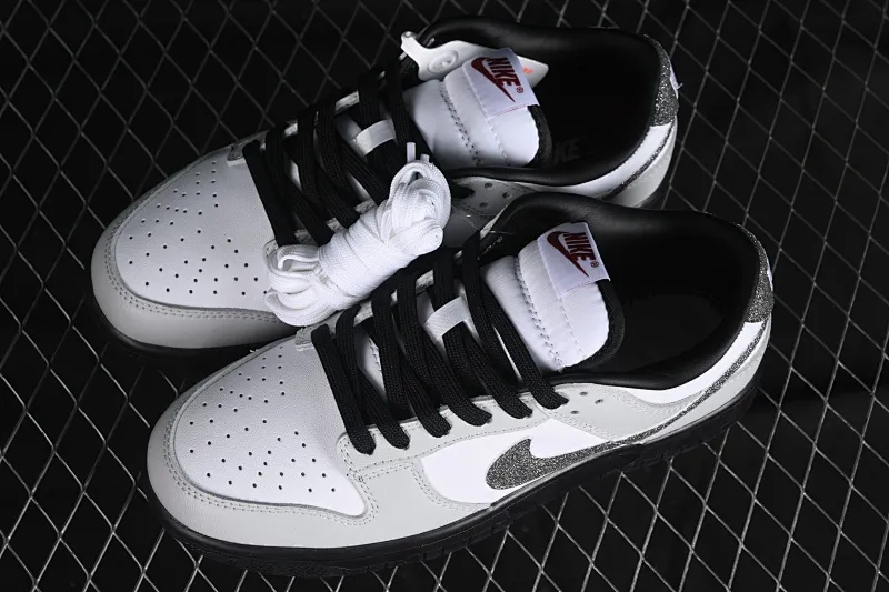 All categories Nk SB Dunk series Nk SB Dunk Low low-top sneakers Nk Dunk Low "Glitter Swoosh" light silver SB low-top casual sneakers HQ3462-191